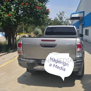 Toyota Hilux 2020 Silver
