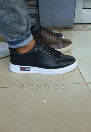 TOMMY 2026 Flat