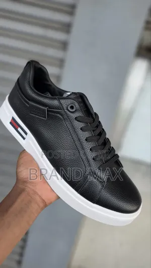 TOMMY 2026 Flat