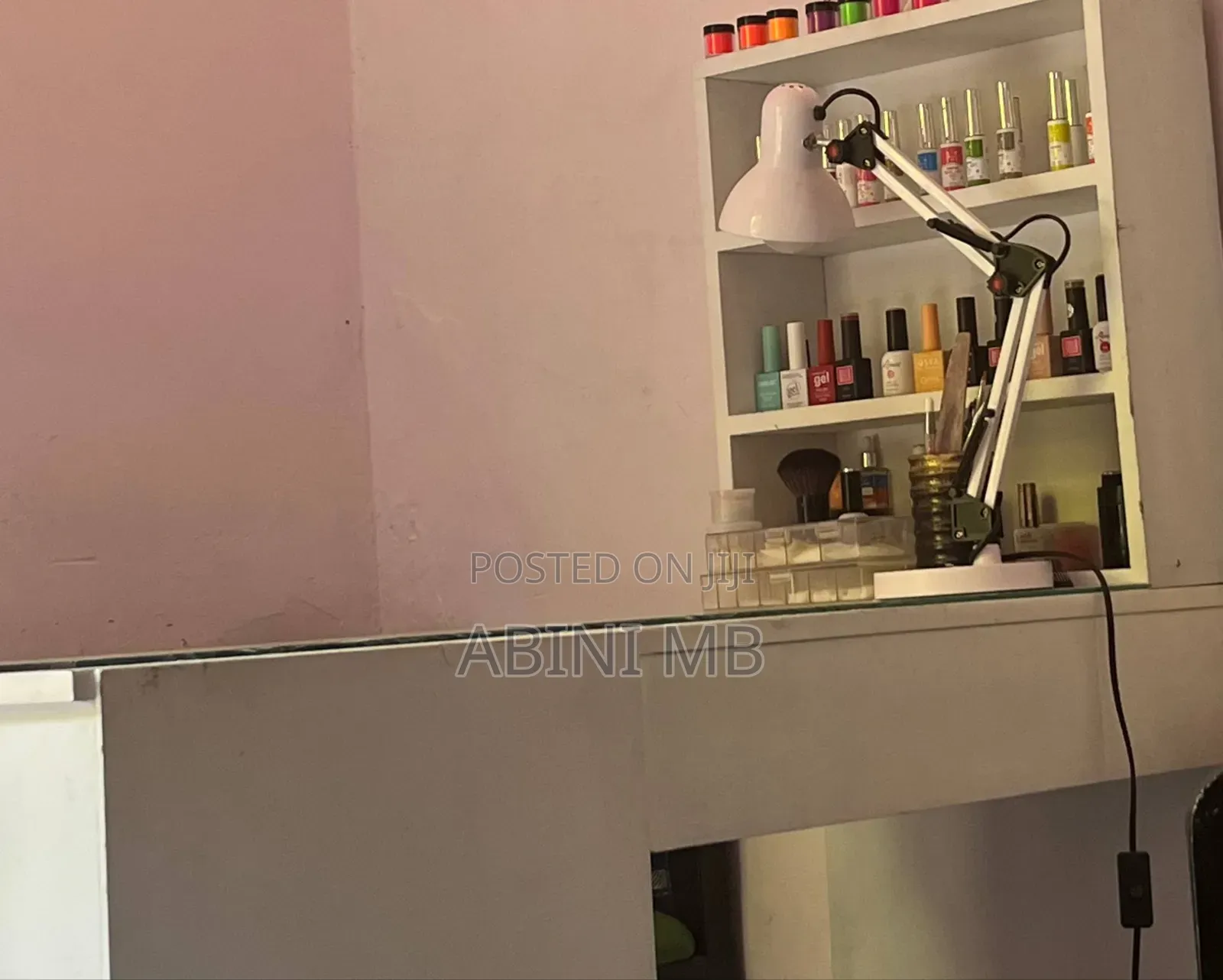 Nail Table