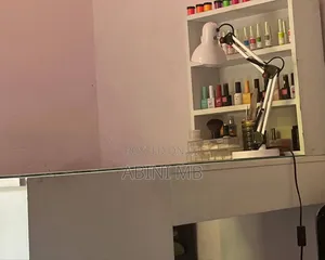 Nail Table