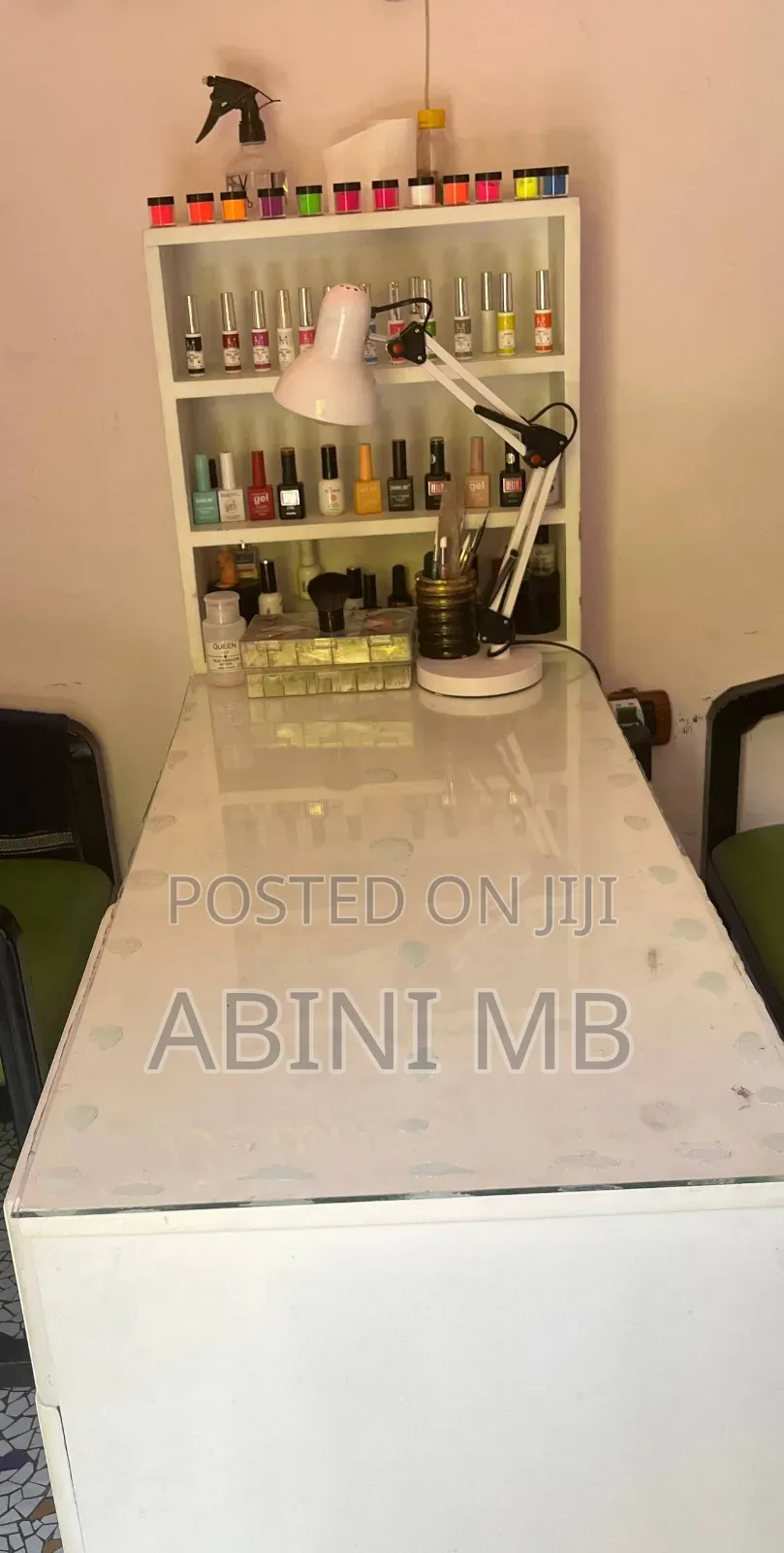 Nail Table