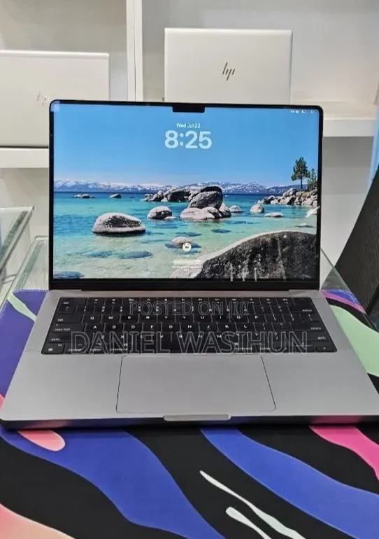New Laptop Apple MacBook Pro 2023 M3 8GB Apple M3 Pro SSD 512GB