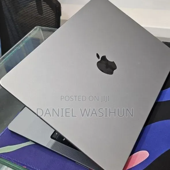 New Laptop Apple MacBook Pro 2023 M3 8GB Apple M3 Pro SSD 512GB