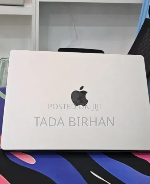 New Laptop Apple MacBook Pro 2023 M3 8GB Intel Core M3 SSD 512GB