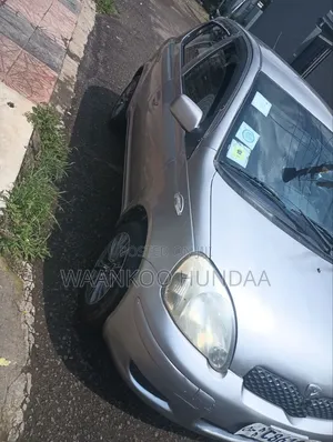 Toyota Vitz 2004 Silver