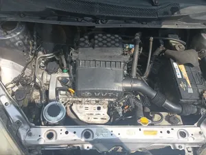 Toyota Vitz 2004 Silver