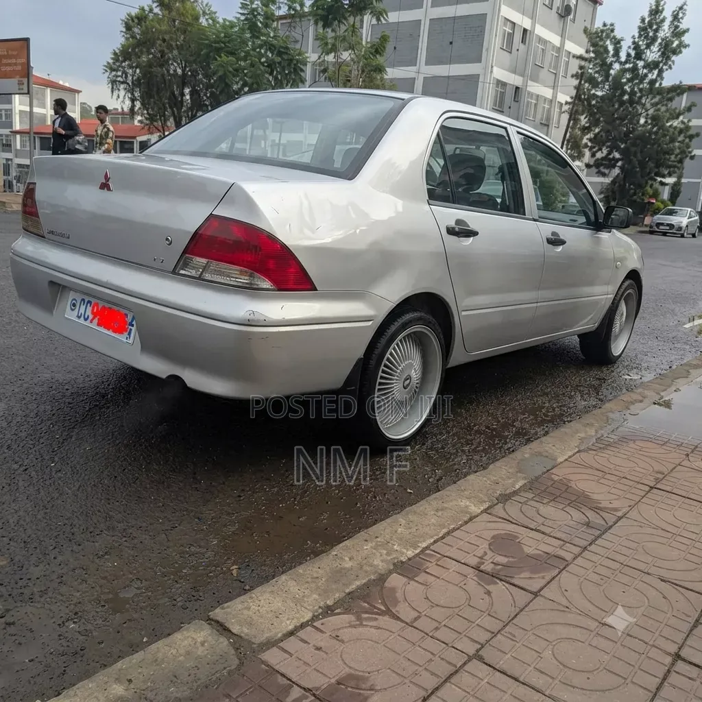 Mitsubishi Lancer 2000 Silver