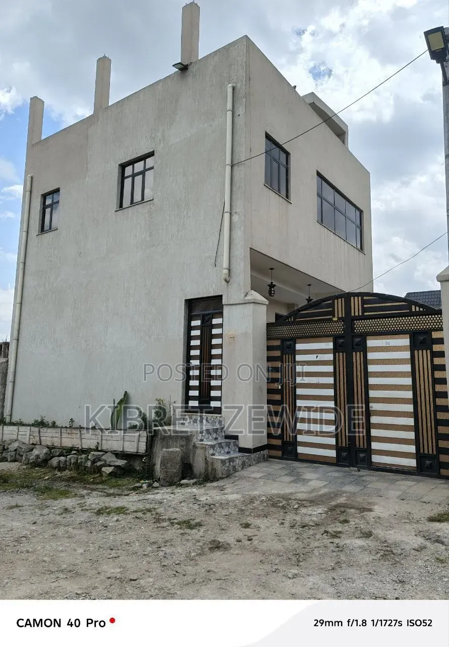 Furnished 8bdrm House in Kibert Zewdie, Yeka for sale