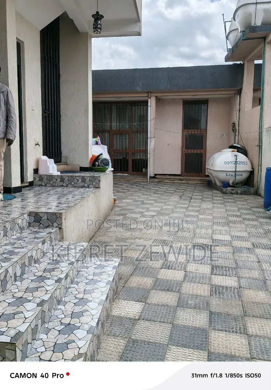 Furnished 8bdrm House in Kibert Zewdie, Yeka for sale