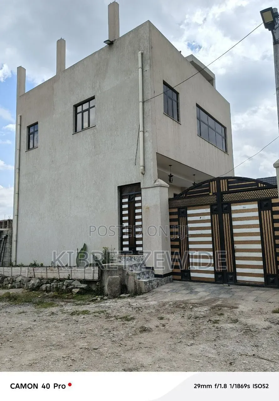Furnished 8bdrm House in Kibert Zewdie, Yeka for sale