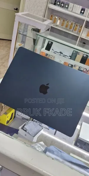 New Laptop Apple MacBook Air 2025 M4 16GB Apple M4 SSD 256GB