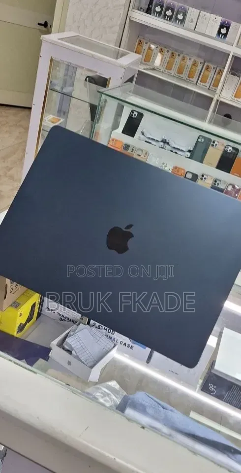 New Laptop Apple MacBook Air 2025 M4 16GB Apple M4 SSD 256GB