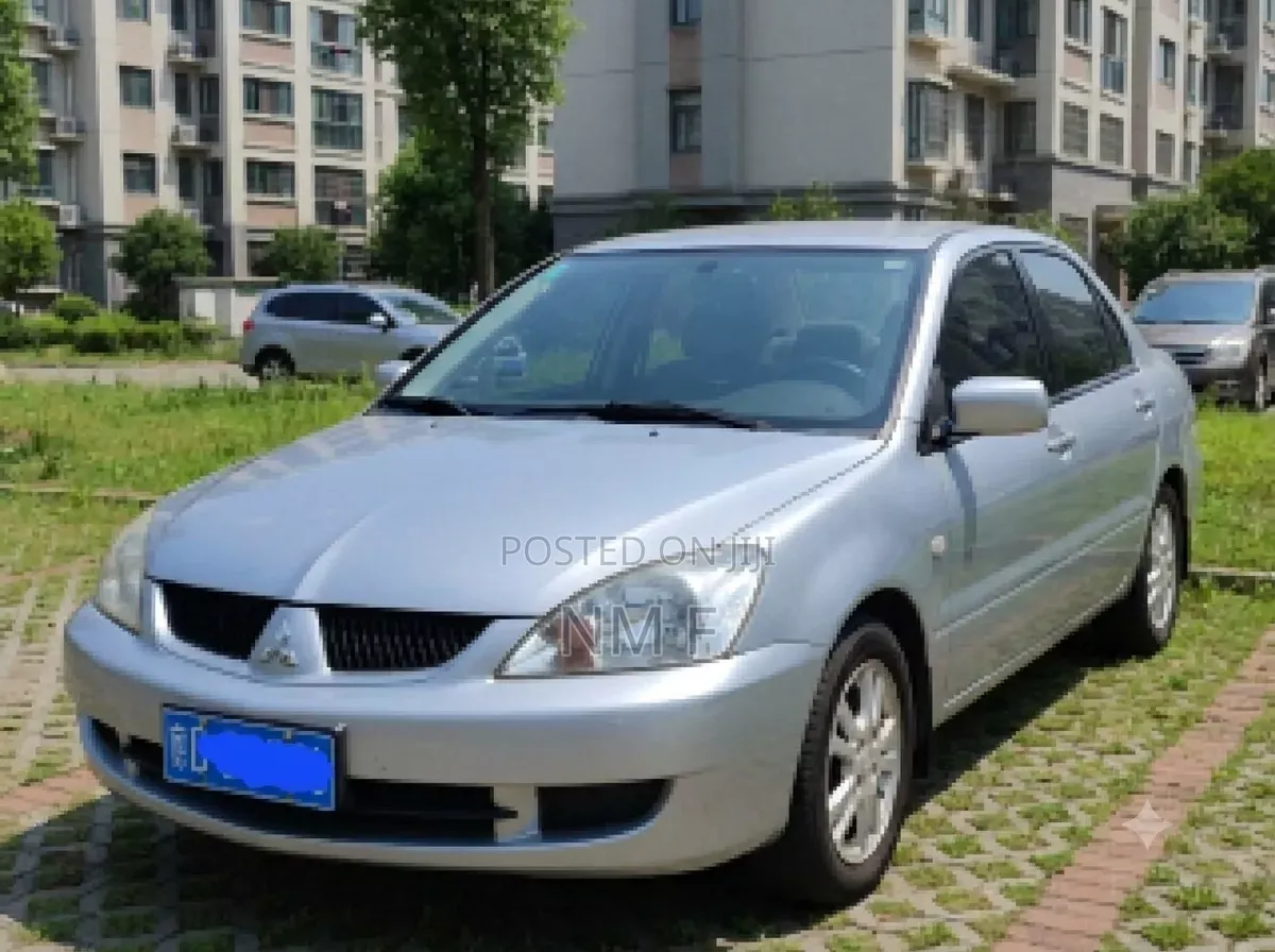 Mitsubishi Lancer 2000 Silver