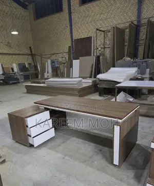 Executive Table / የቢሮ ጠረዼዛ