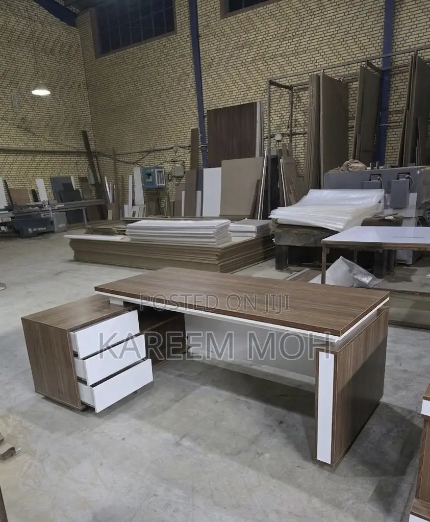 Executive Table / የቢሮ ጠረዼዛ