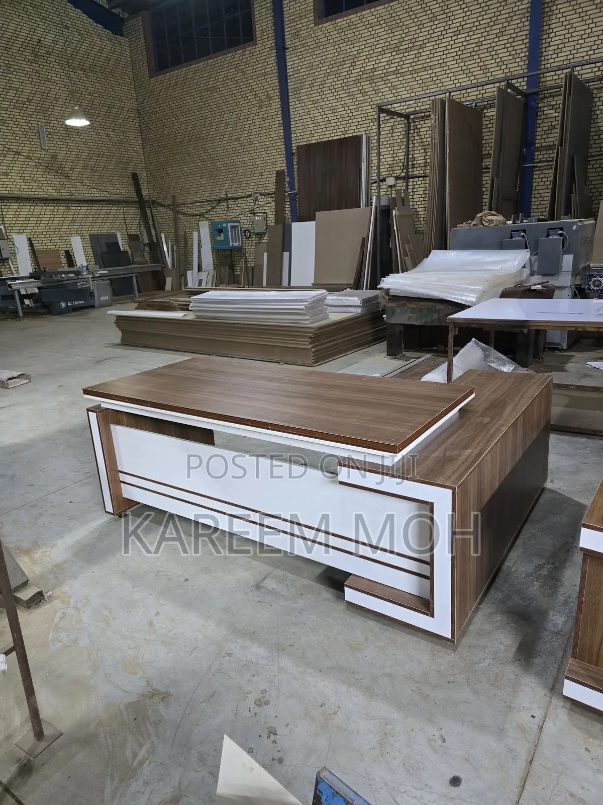 Executive Table / የቢሮ ጠረዼዛ