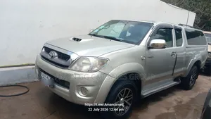 Toyota Hilux 2010 Beige