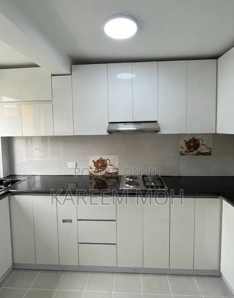 Uv Door Kitchen Cabinet/ በዪቪ በር የተሰራ ኪችን ካቢኔት