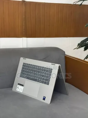 New Laptop HP OmniBook 5 Flip 16GB Intel Core Ultra 7 SSD 1T