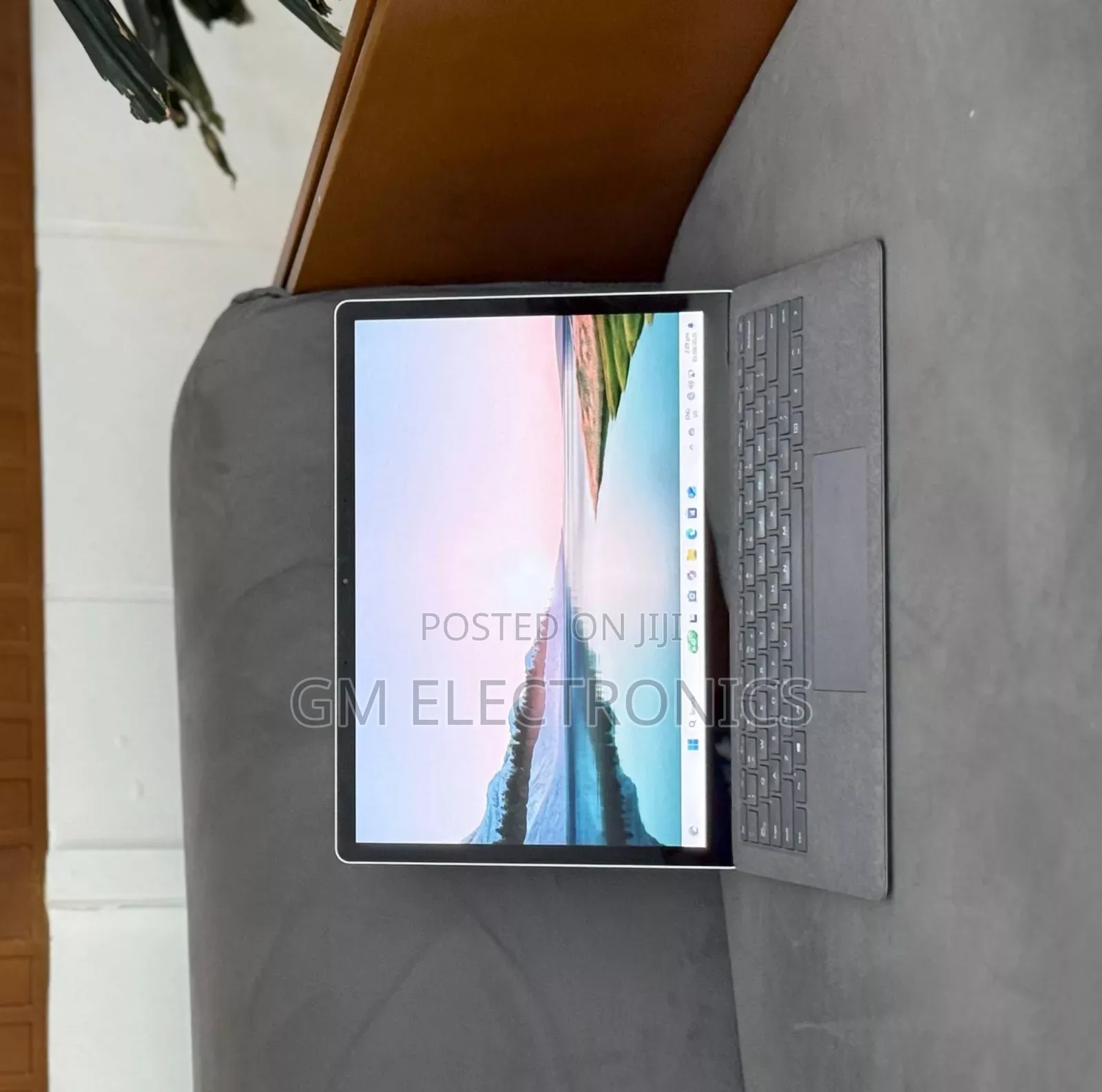 New Laptop Microsoft Surface 16GB Intel Core i7 SSD 512GB