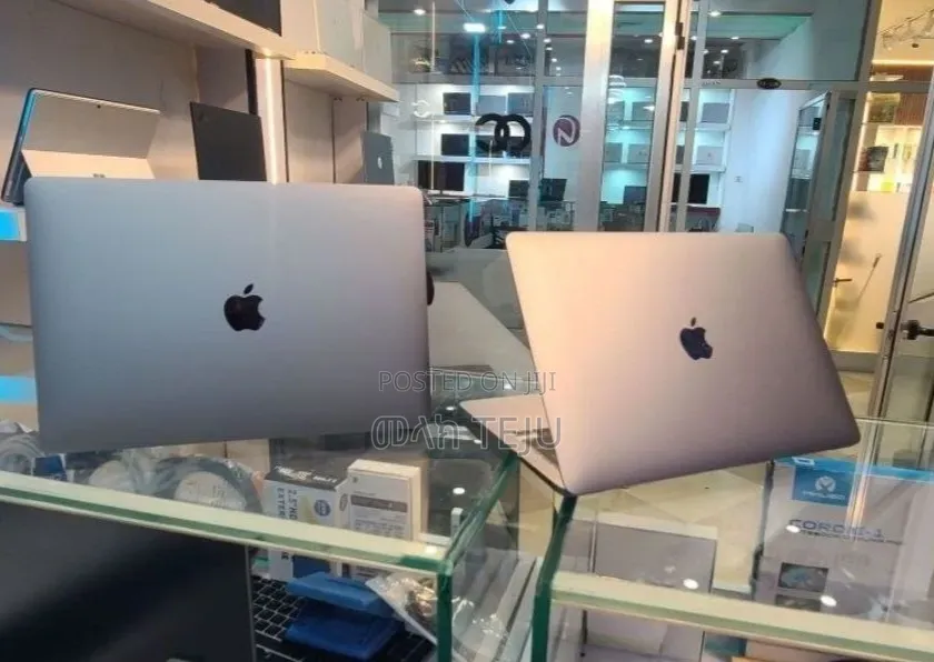New Laptop Apple MacBook 8GB Apple M1 SSD 256GB