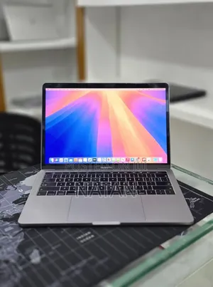 New Laptop Apple MacBook Pro 2019 16GB Intel Core i7 SSD 256GB