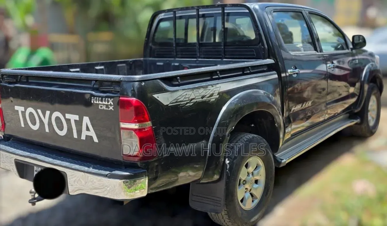 Toyota Hilux 2012 Gray
