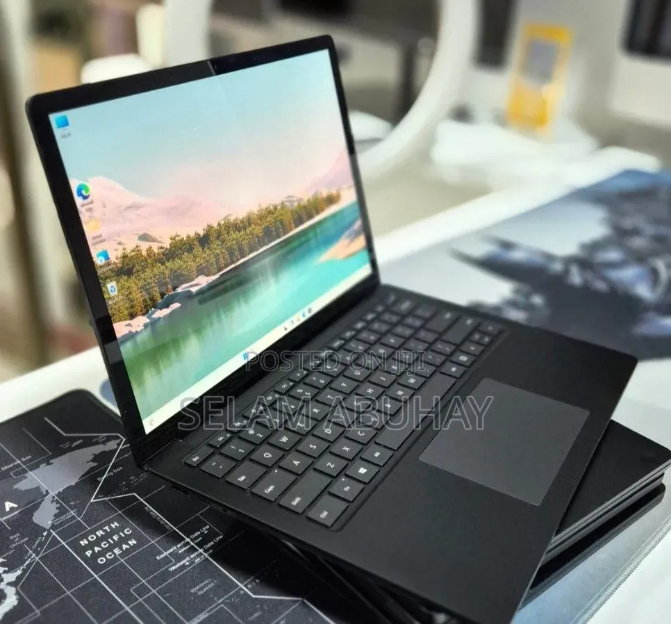 New Laptop Microsoft Surface 16GB Intel Core i5 SSD 256GB