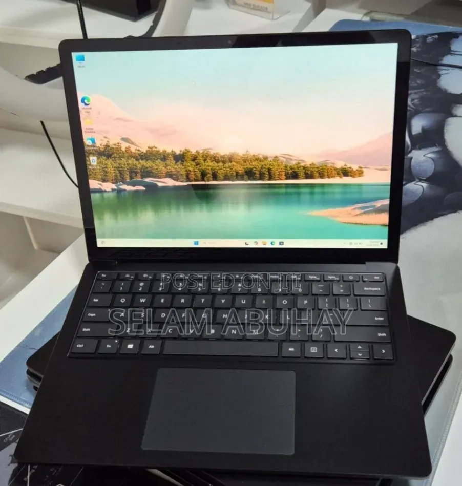 New Laptop Microsoft Surface 16GB Intel Core i5 SSD 256GB