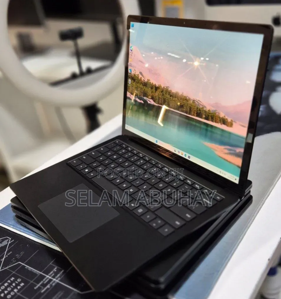New Laptop Microsoft Surface 16GB Intel Core i5 SSD 256GB