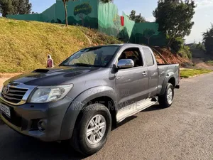 Toyota Hilux 2012 Gray