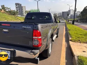 Toyota Hilux 2012 Gray