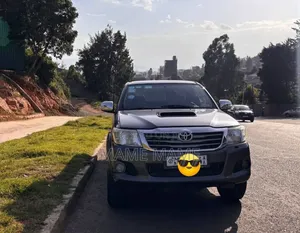 Toyota Hilux 2012 Gray