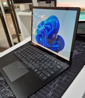 New Laptop Microsoft Surface 16GB Intel Core i7 SSD 256GB