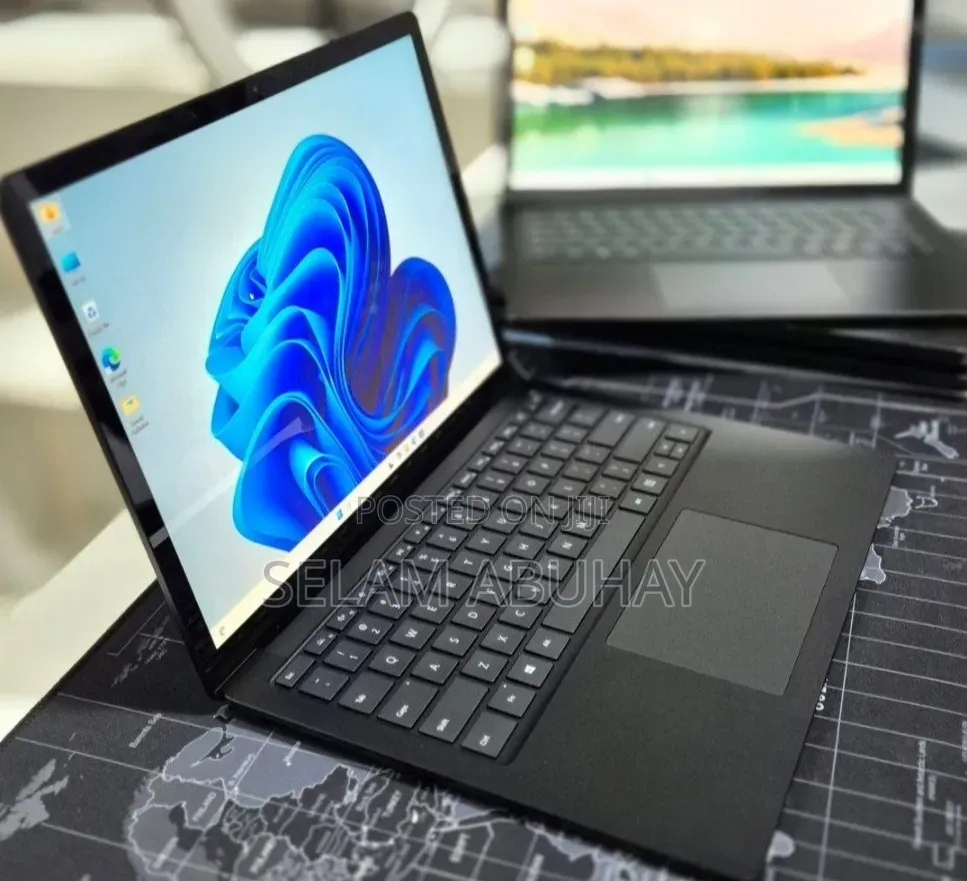 New Laptop Microsoft Surface 16GB Intel Core i7 SSD 256GB