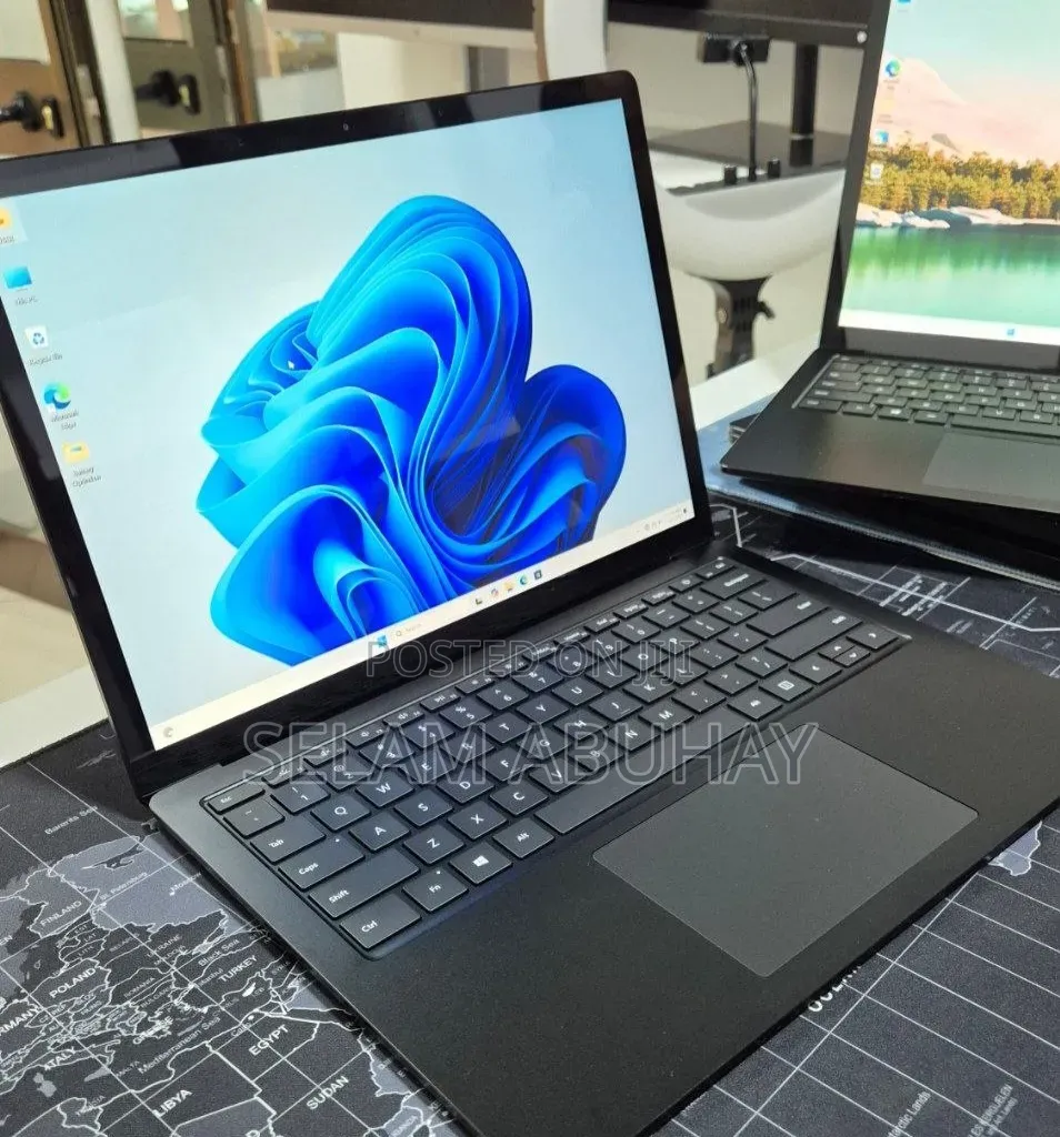 New Laptop Microsoft Surface 16GB Intel Core i7 SSD 256GB
