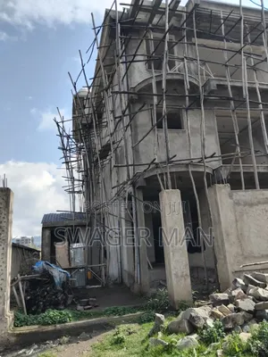 8bdrm Townhouse/Terrace in Tafo, Yeka for sale