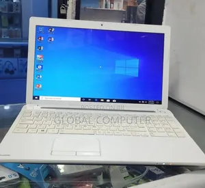 New Laptop Toshiba Satellite C850 4GB Intel Core i5 HDD 640GB