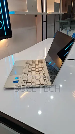 New Laptop HP Envy x360 8GB Intel Core i7 SSD 512GB