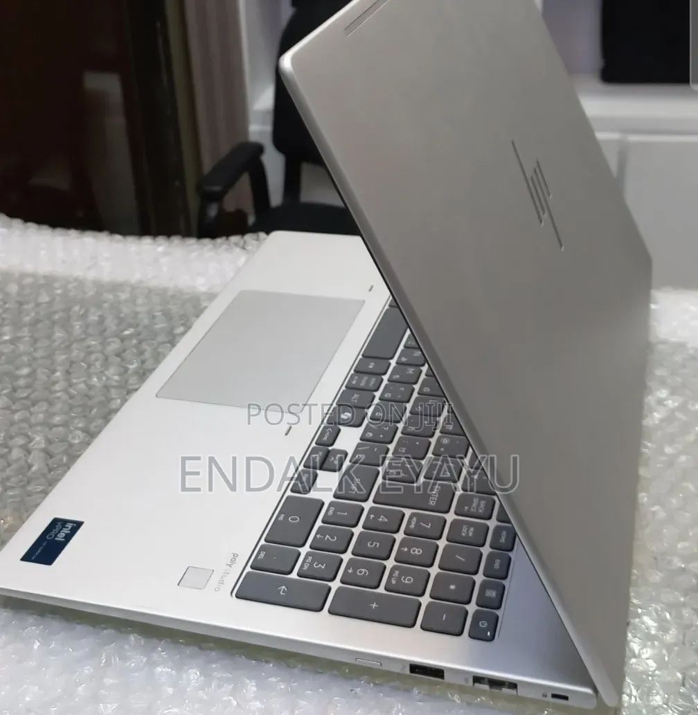 New Laptop HP EliteBook 640 G11 16GB Intel Core Ultra 7 SSD 512GB