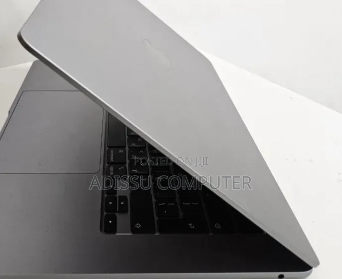 New Laptop Apple MacBook Air 2024 M3 8GB Apple M3 SSD 512GB
