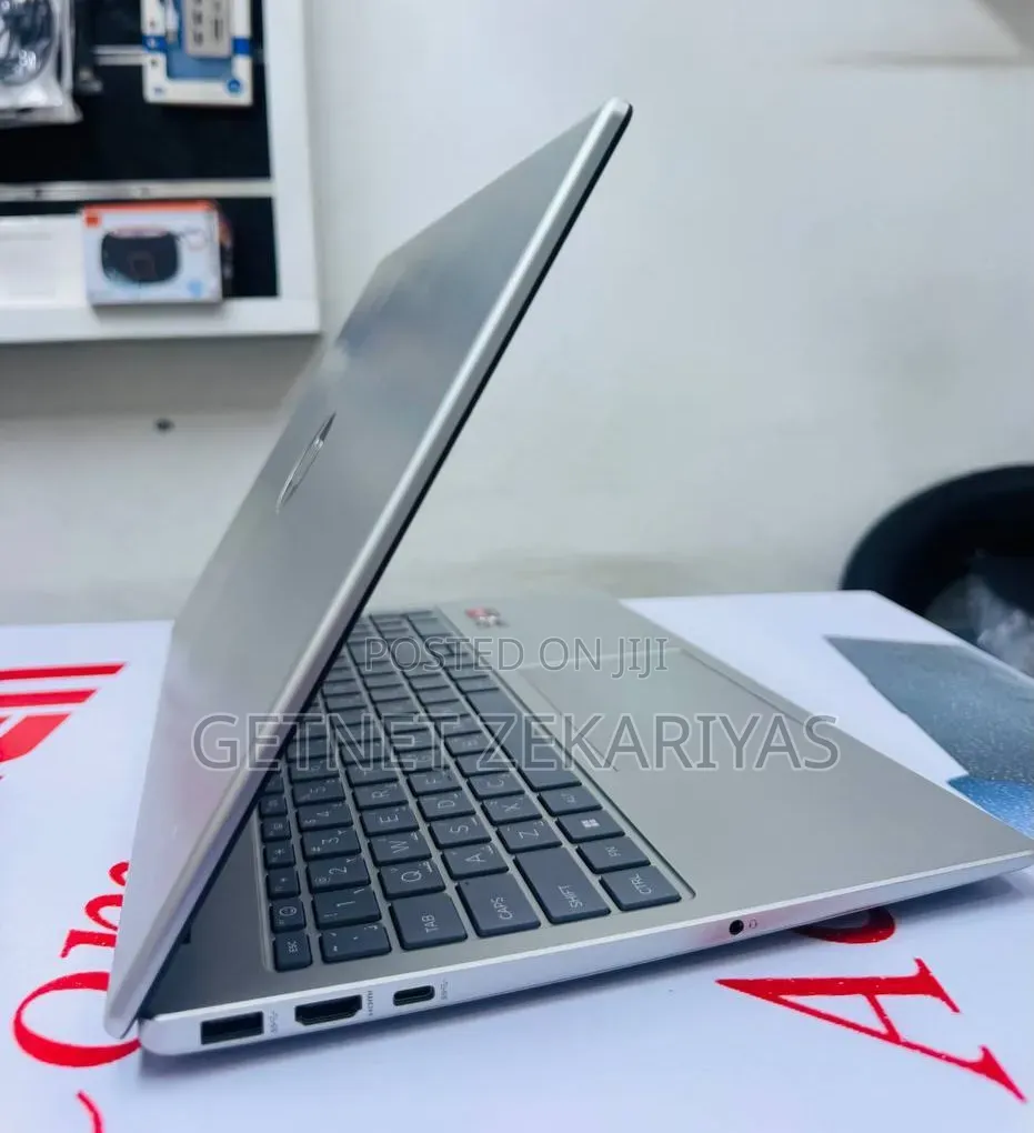 New Laptop HP Stream Notebook 8GB AMD Ryzen 5 SSD 512GB