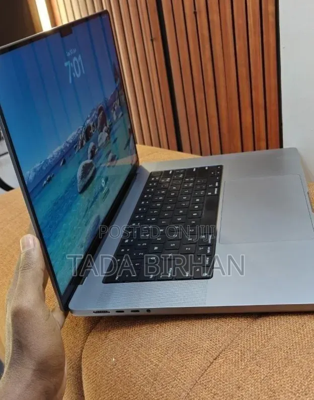 New Laptop Apple MacBook Pro 2021 M1 16GB Apple M1 Pro SSD 512GB