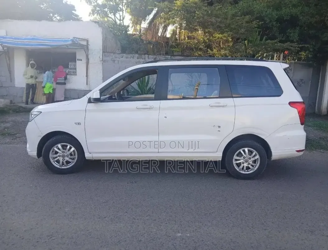 Wuling 7 Seater 
Manual 
3,000