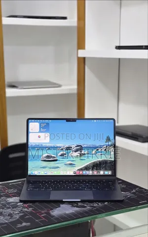 New Laptop Apple MacBook Air 2022 M2 8GB Intel Core Ultra 7 SSD 256GB