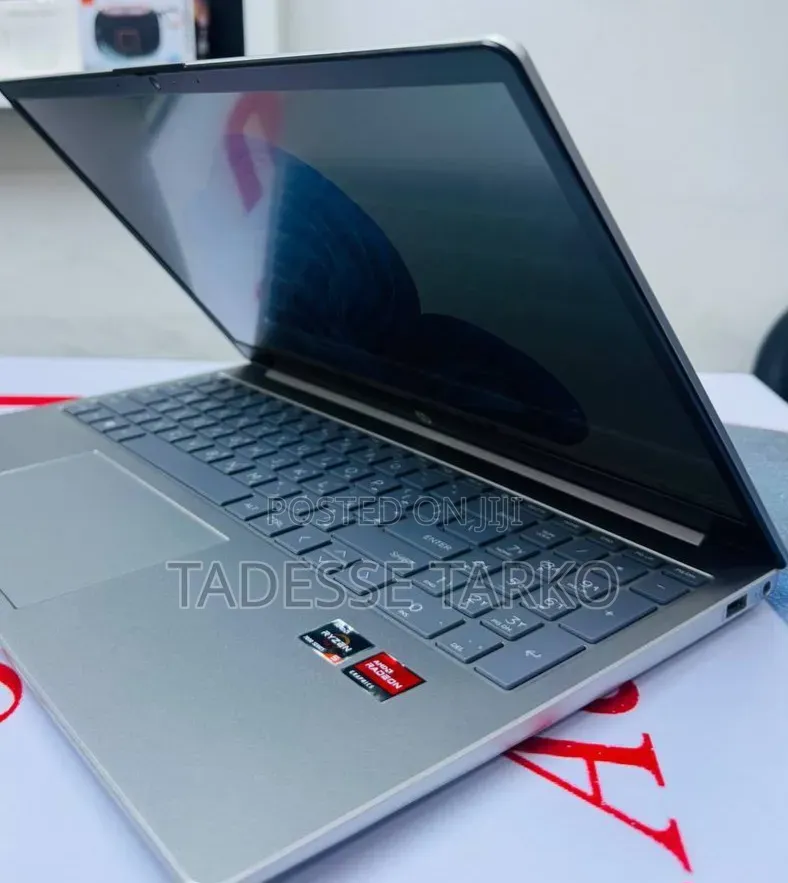 New Laptop HP 8GB AMD Ryzen 5 SSD 512GB