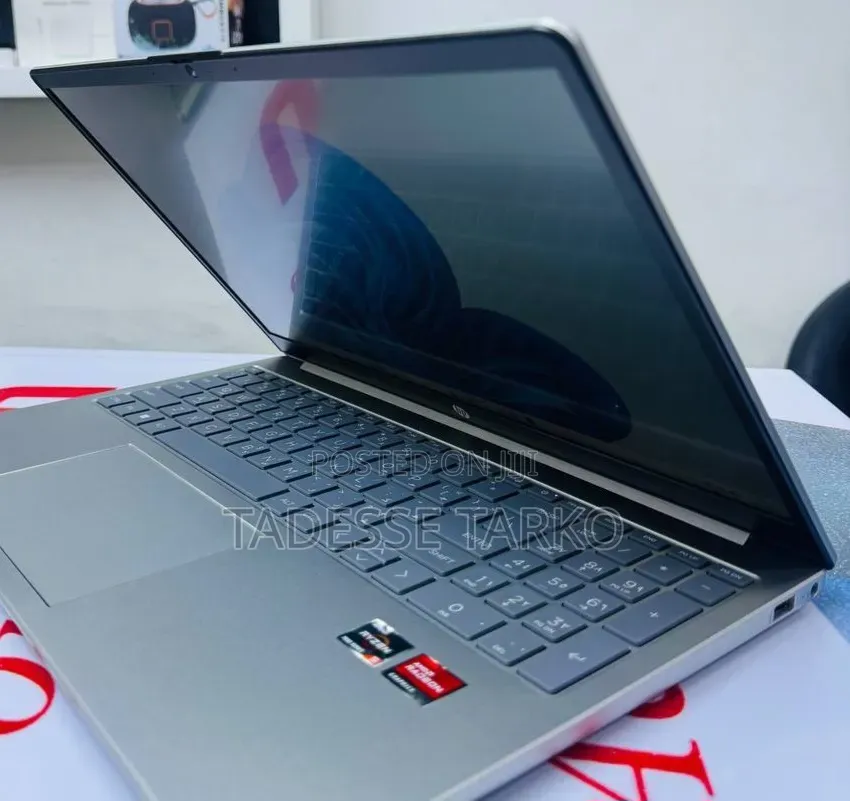 New Laptop HP 8GB AMD Ryzen 5 SSD 512GB