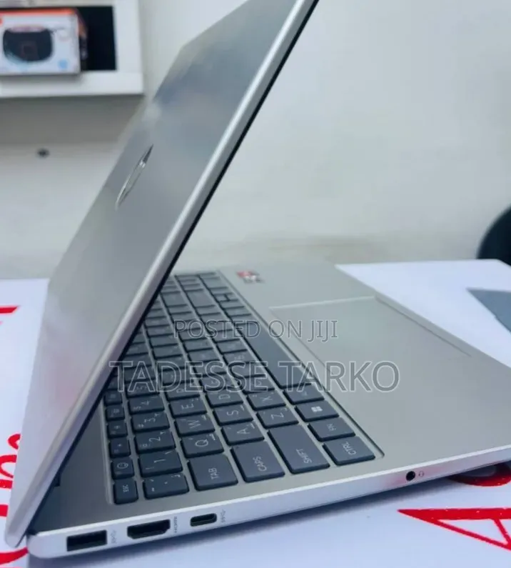 New Laptop HP 8GB AMD Ryzen 5 SSD 512GB