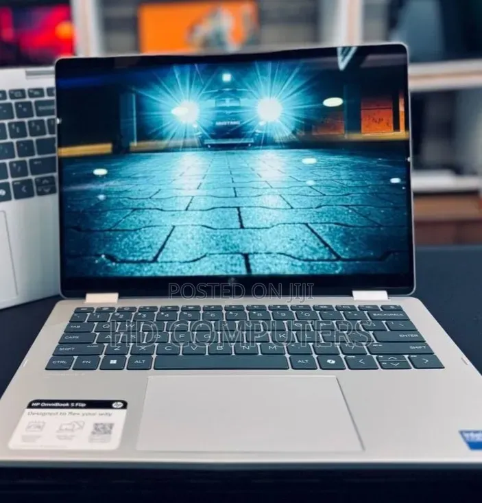 New Laptop HP OmniBook 5 14" 16GB Intel Core 7 SSD 512GB